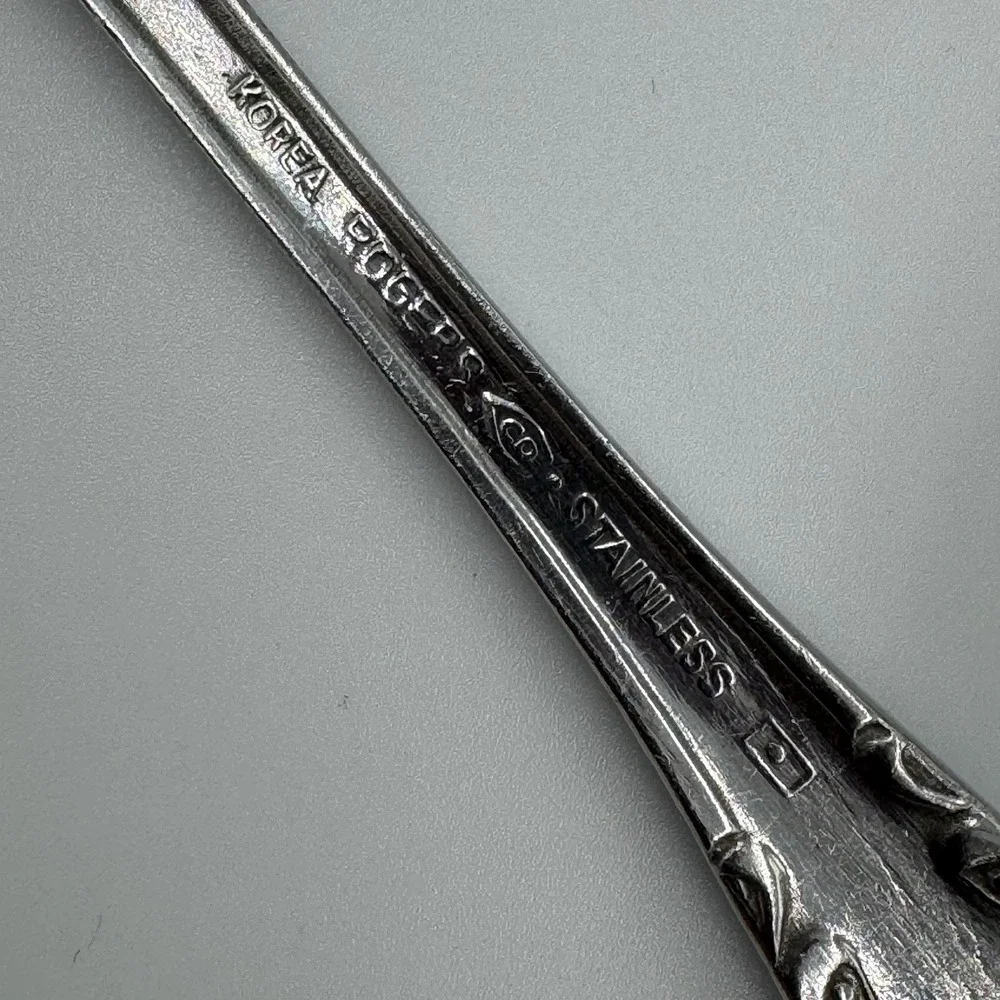 Vintage wan Rogers Stainless Spoon - Flowers‎